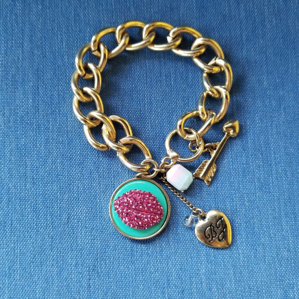 💋Betsey Johnson Marilyn "Lips" Toggle Bracelet - EPC